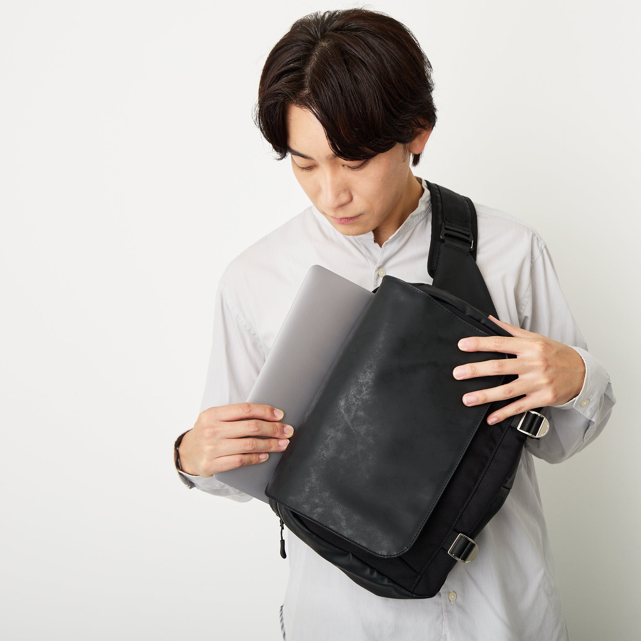 TOUGH BIG SLING BAG ADO