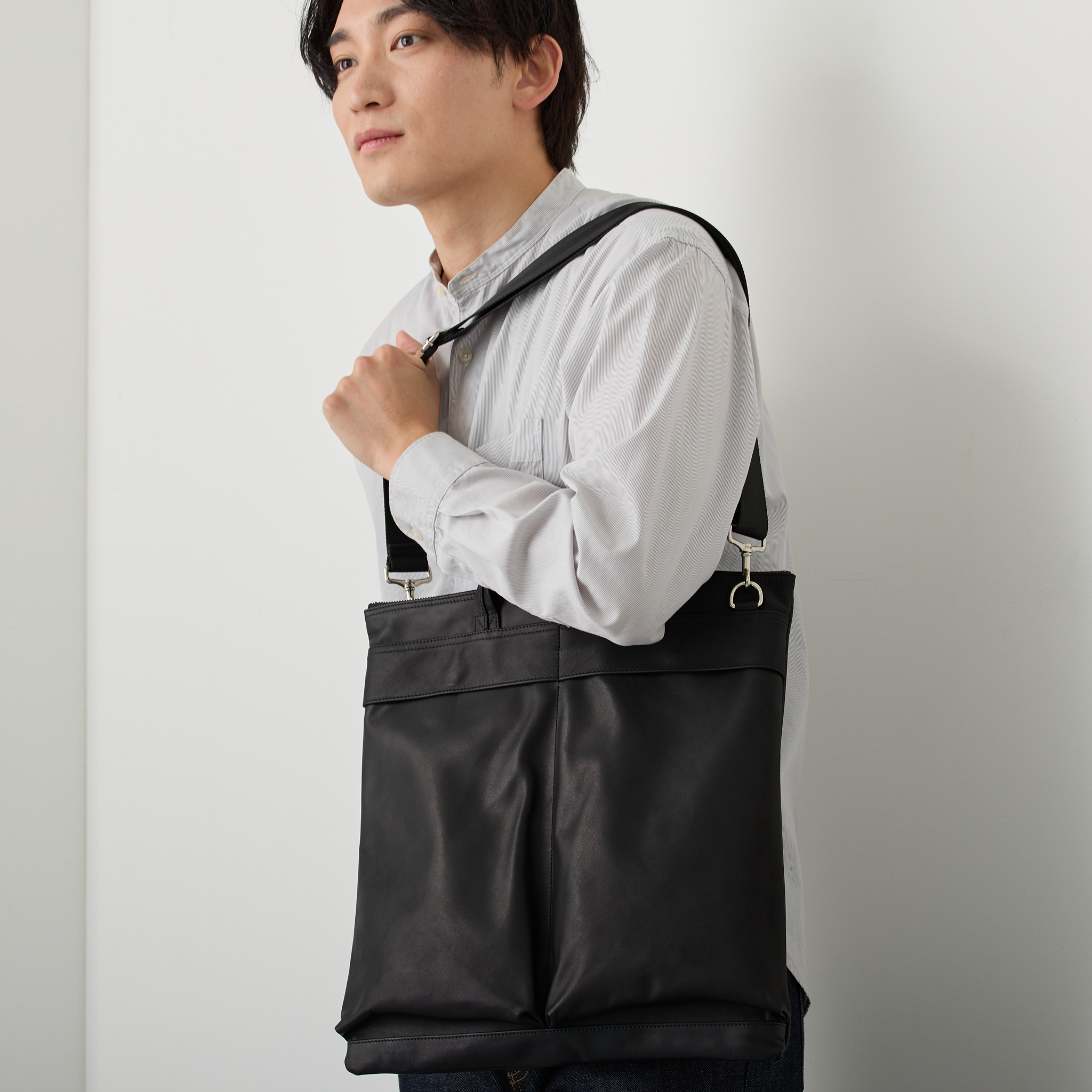 WASHABLE LEATHER HELMET BAG BLACK