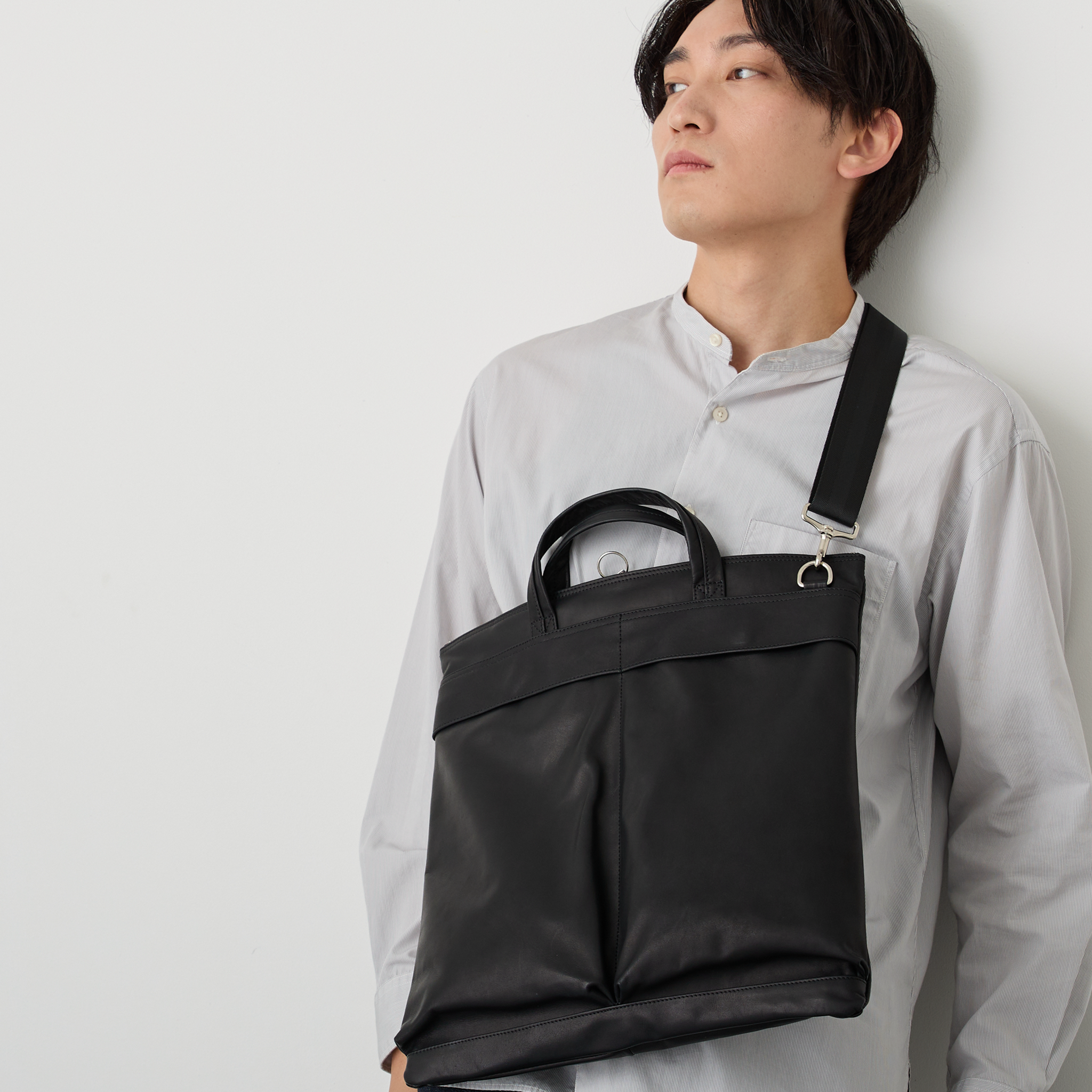 WASHABLE LEATHER HELMET BAG BLACK