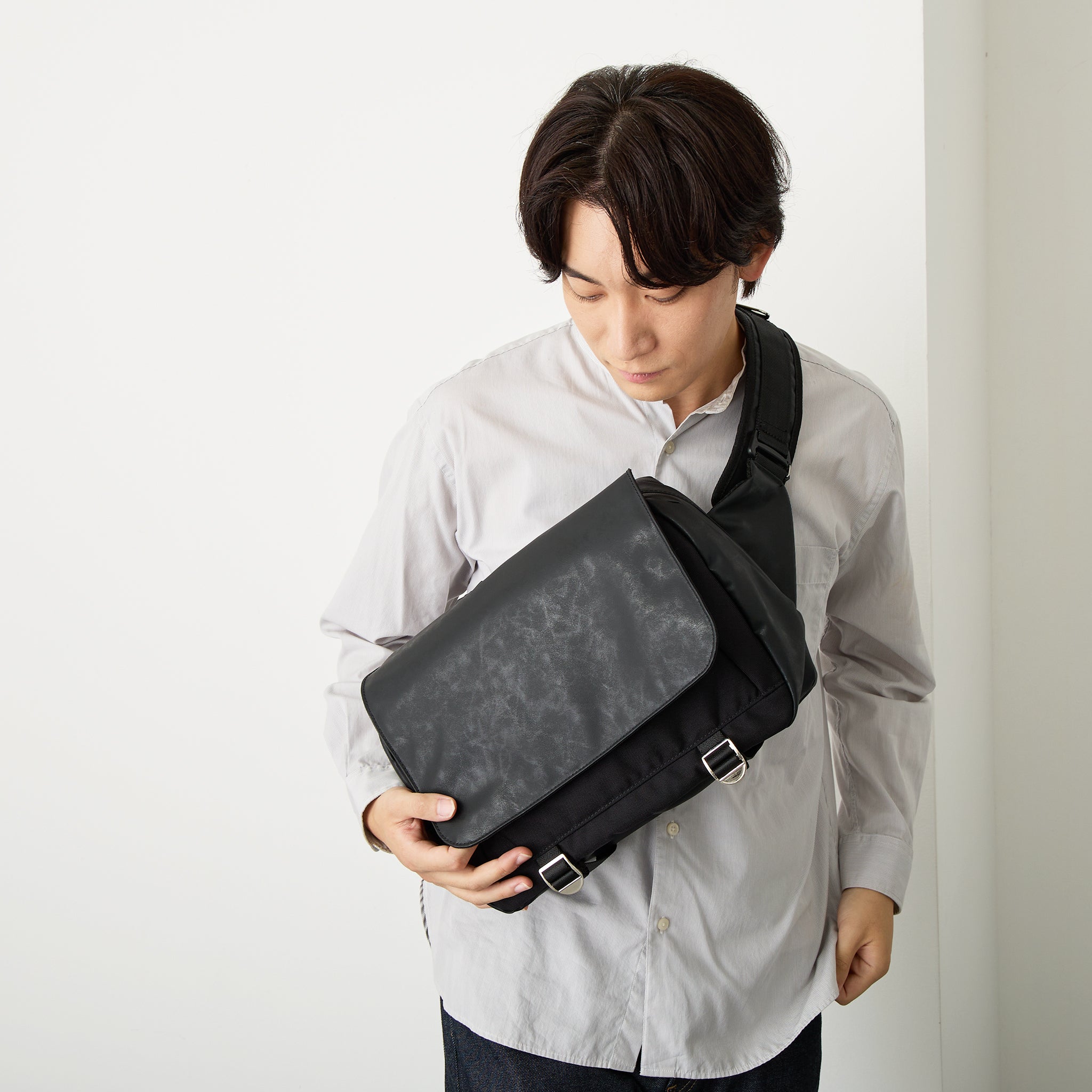 TOUGH BIG SLING BAG ADO