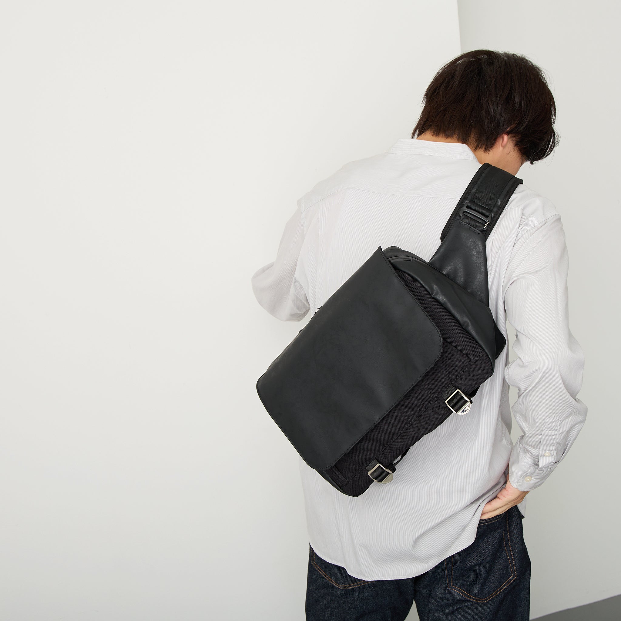 TOUGH BIG SLING BAG ADO