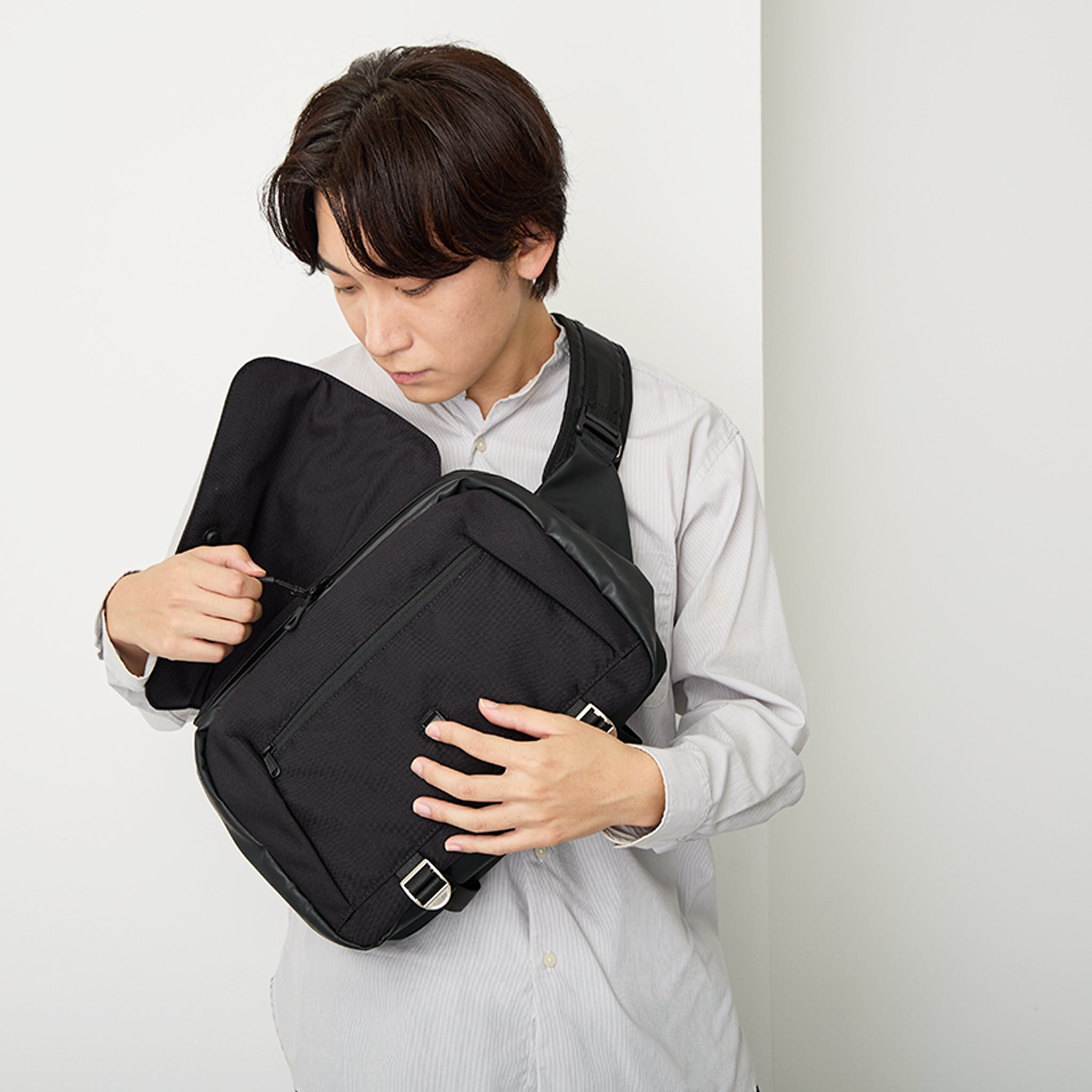 TOUGH BIG SLING BAG ADO